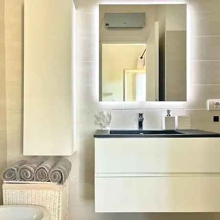 Modern 10 Min Vatican Parking&pool Apartment *